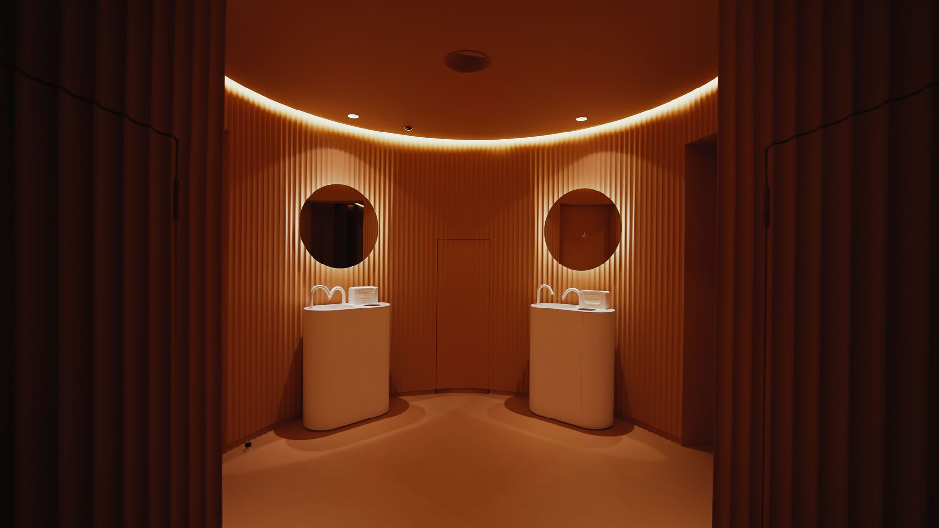 Levi-bathroom-film-grab_3.5.1